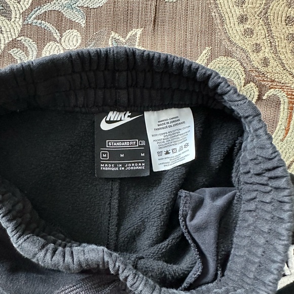 Used Nike jogger pants - Picture 3 of 3